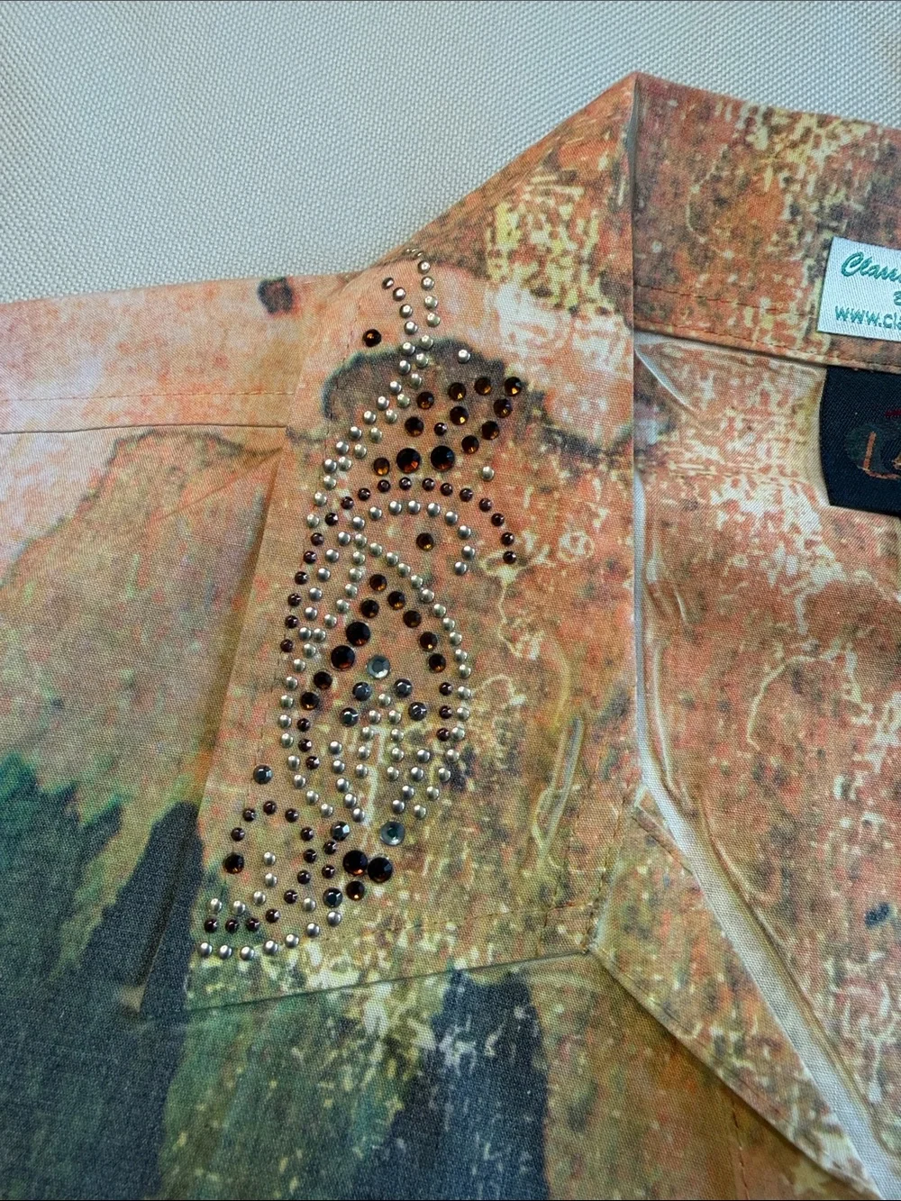 Las Olas Citrus Creations by Vera Celtic Cross Button Up - Picture 4 of 5